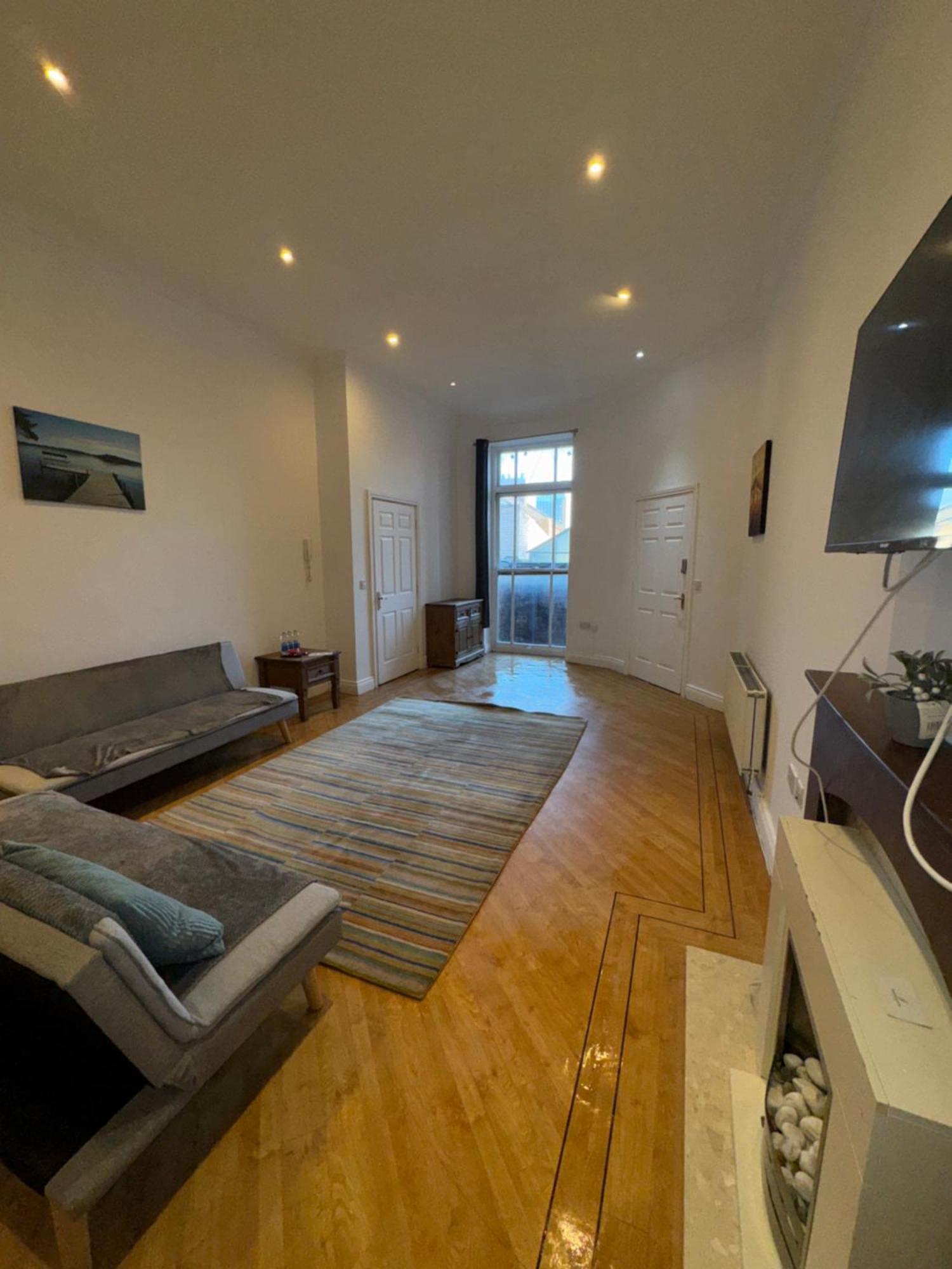 Spacious Centre Apartment *